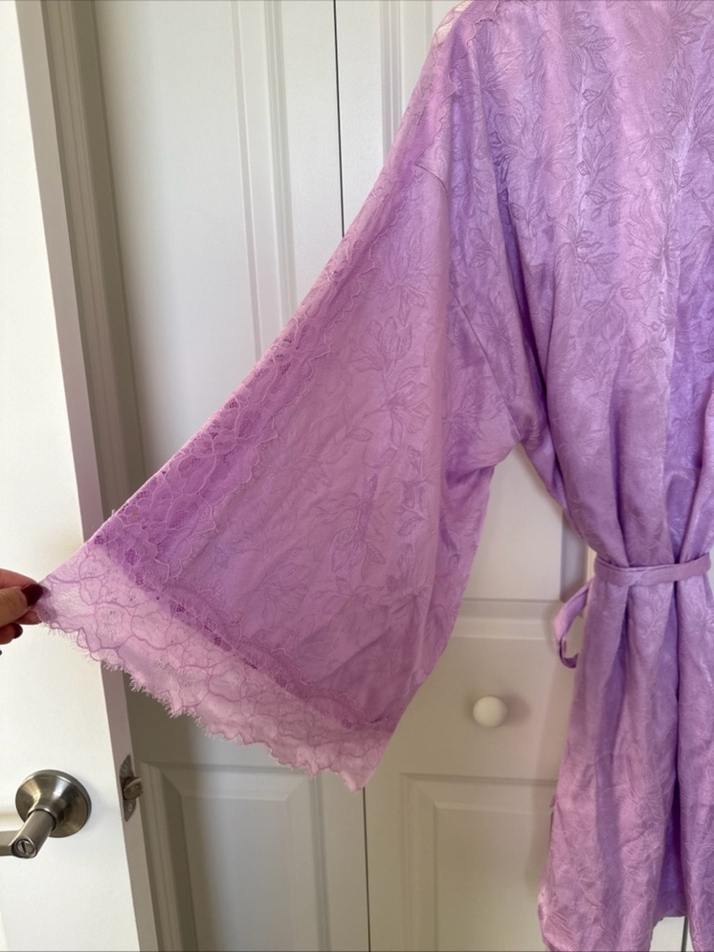 Victoria's Secret Lace Trim Viscose Robe Size M/L Lilac Flowery Pattern Bridal - Picture 12 of 15